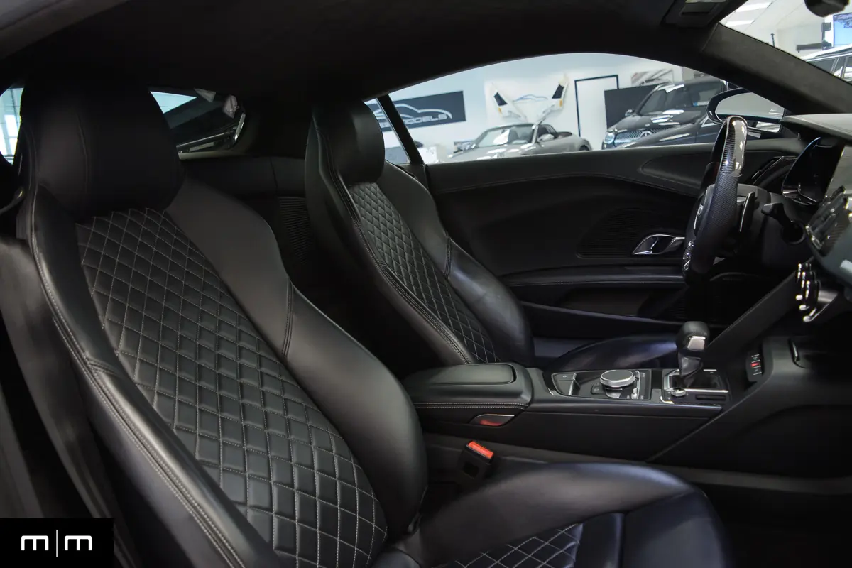 Audi R V - Interior