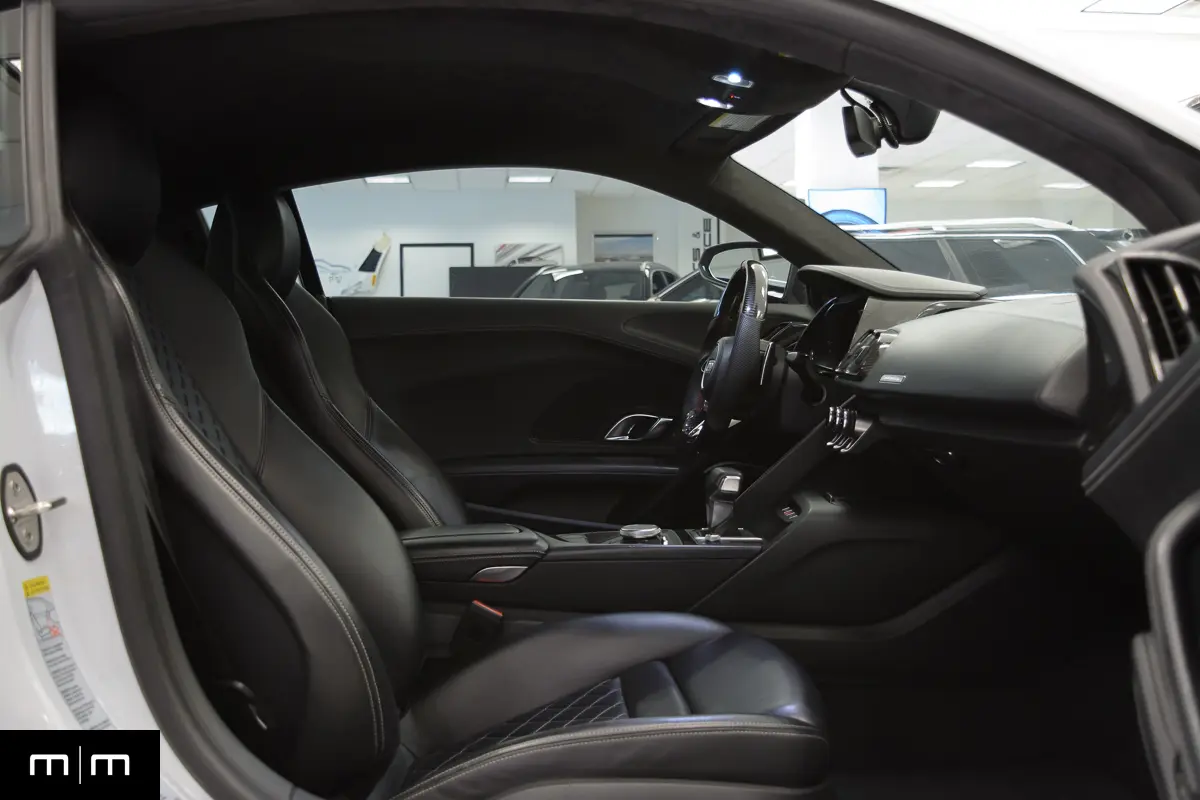 Audi R V - Interior