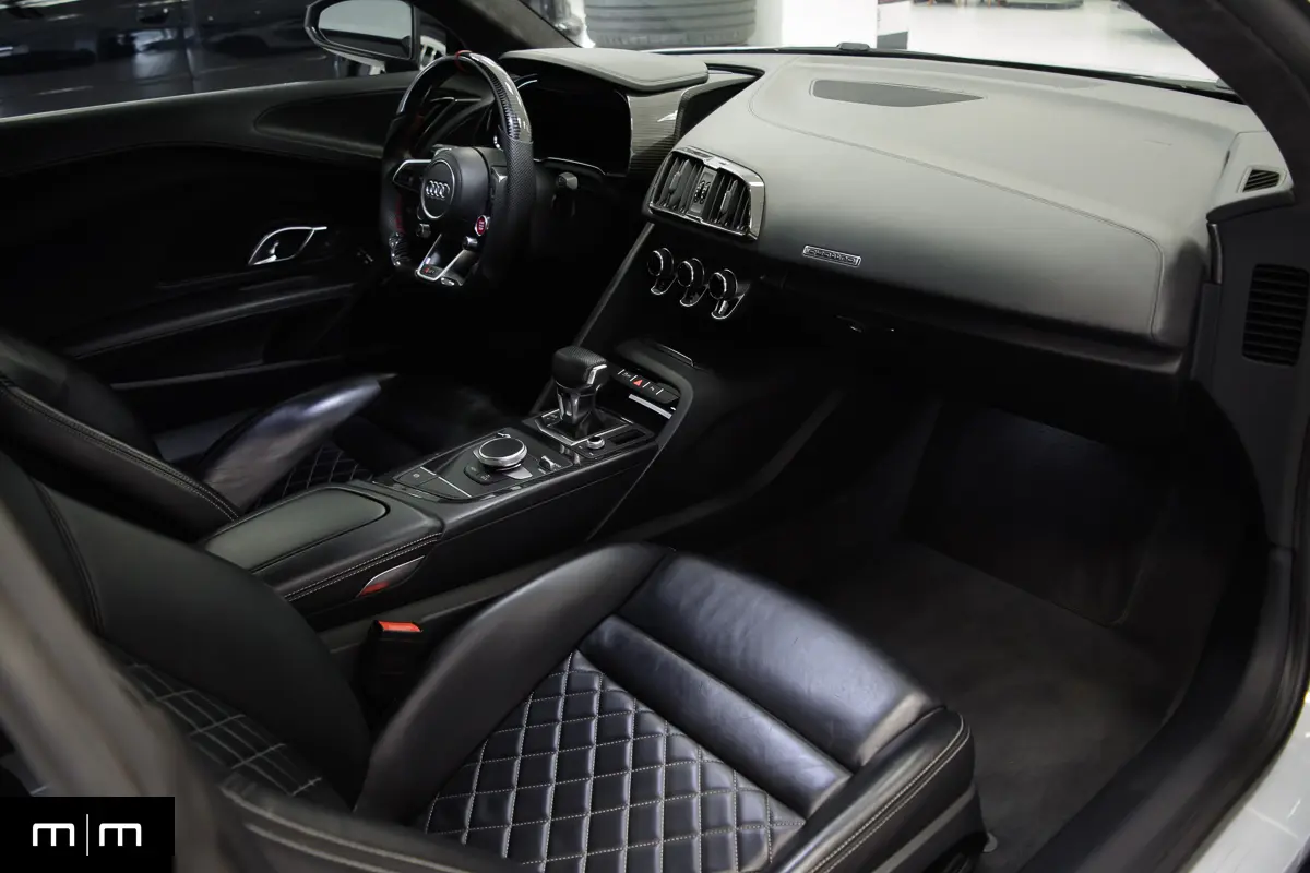Audi R V - Interior