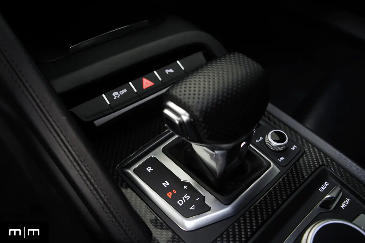 Audi R V - Interior