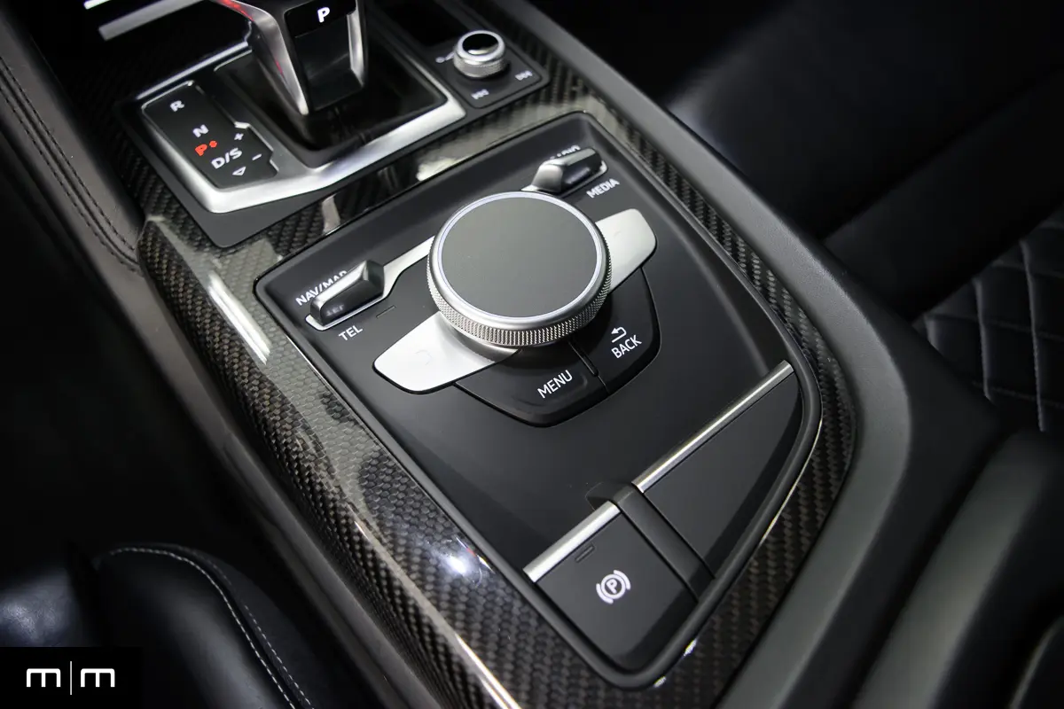 Audi R V - Interior