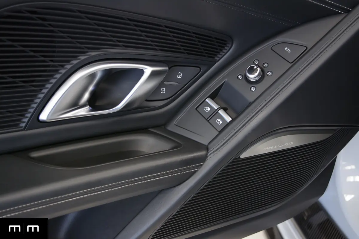 Audi R V - Interior