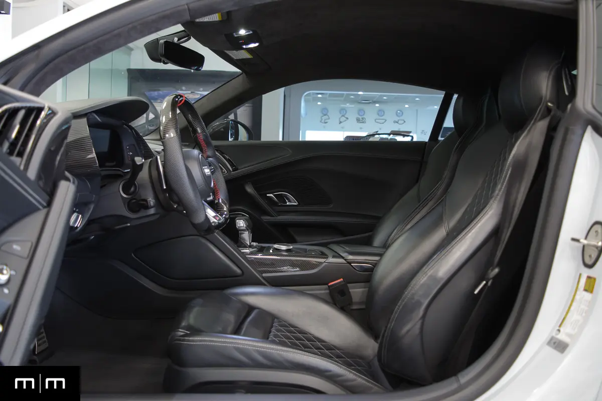 Audi R V - Interior