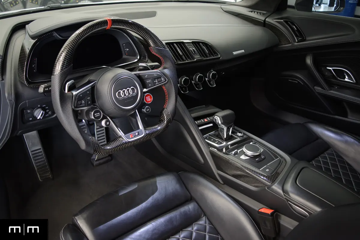 Audi R V - Interior