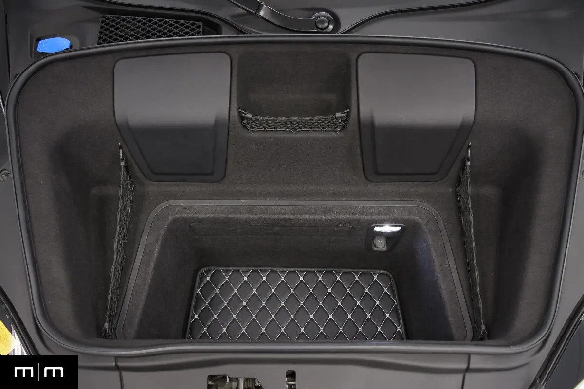 Audi R V - Interior