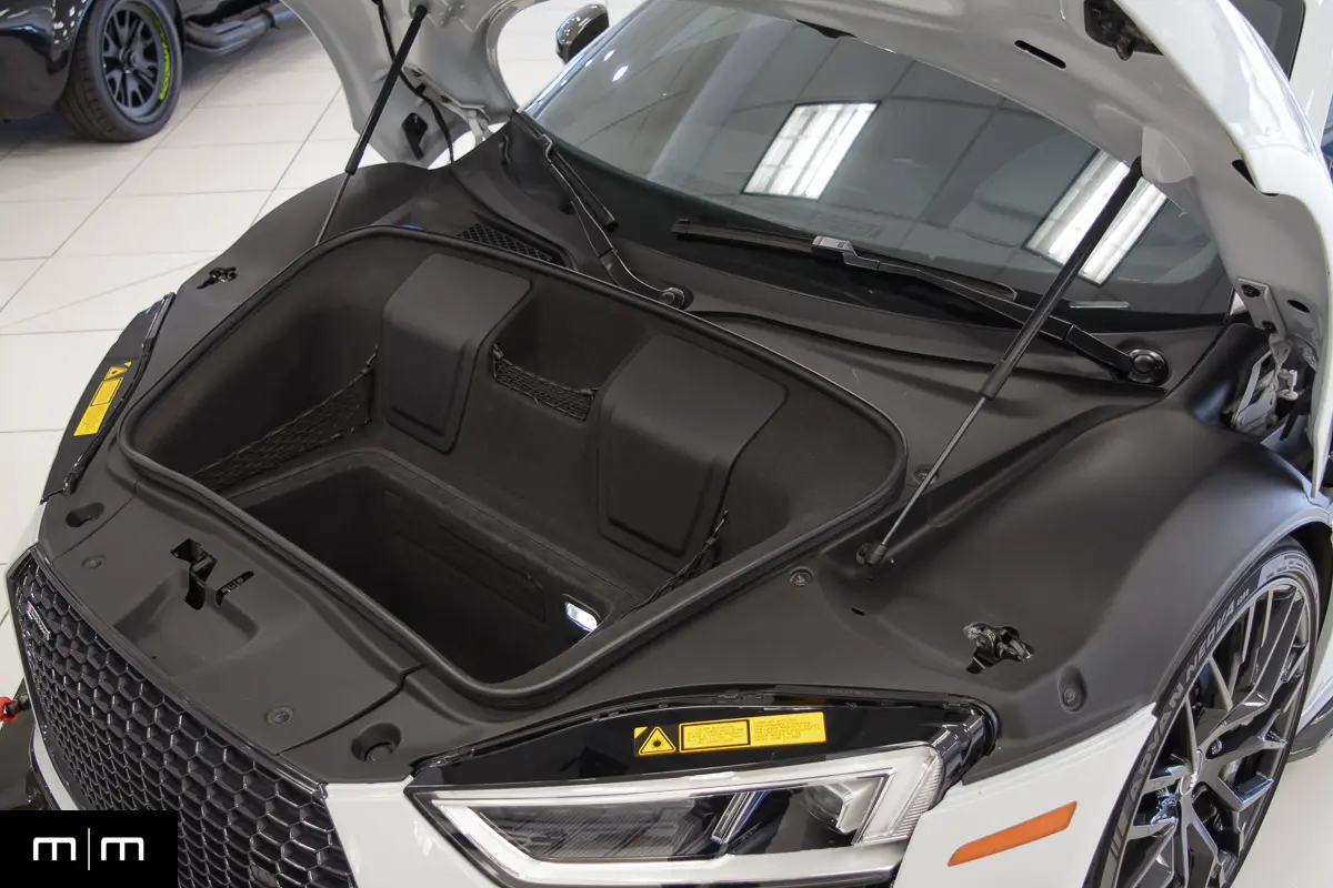 Audi R V - Interior
