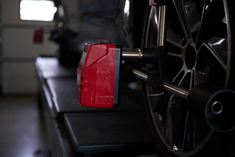 6 Signs It’s Time to Balance the Wheels on Your High-End Car