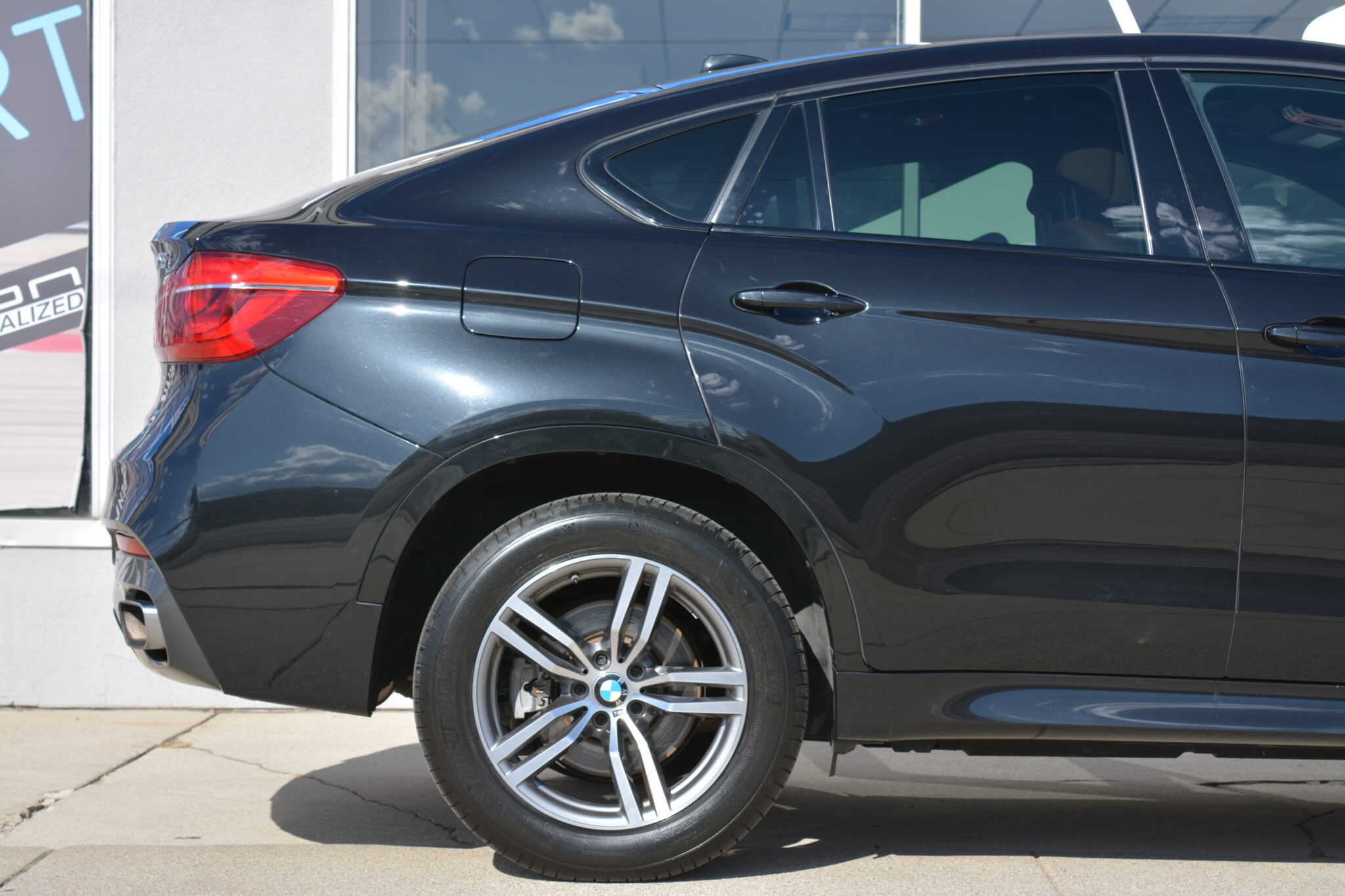 2016 BMW X6 xDrive50i | 1-Owner - Brown Interior