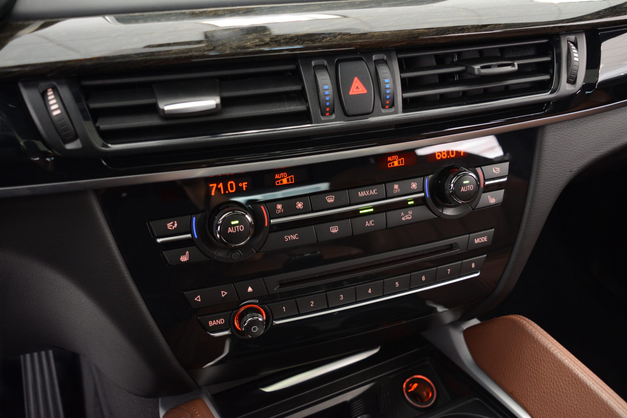 2016 BMW X6 xDrive50i | 1-Owner - Brown Interior