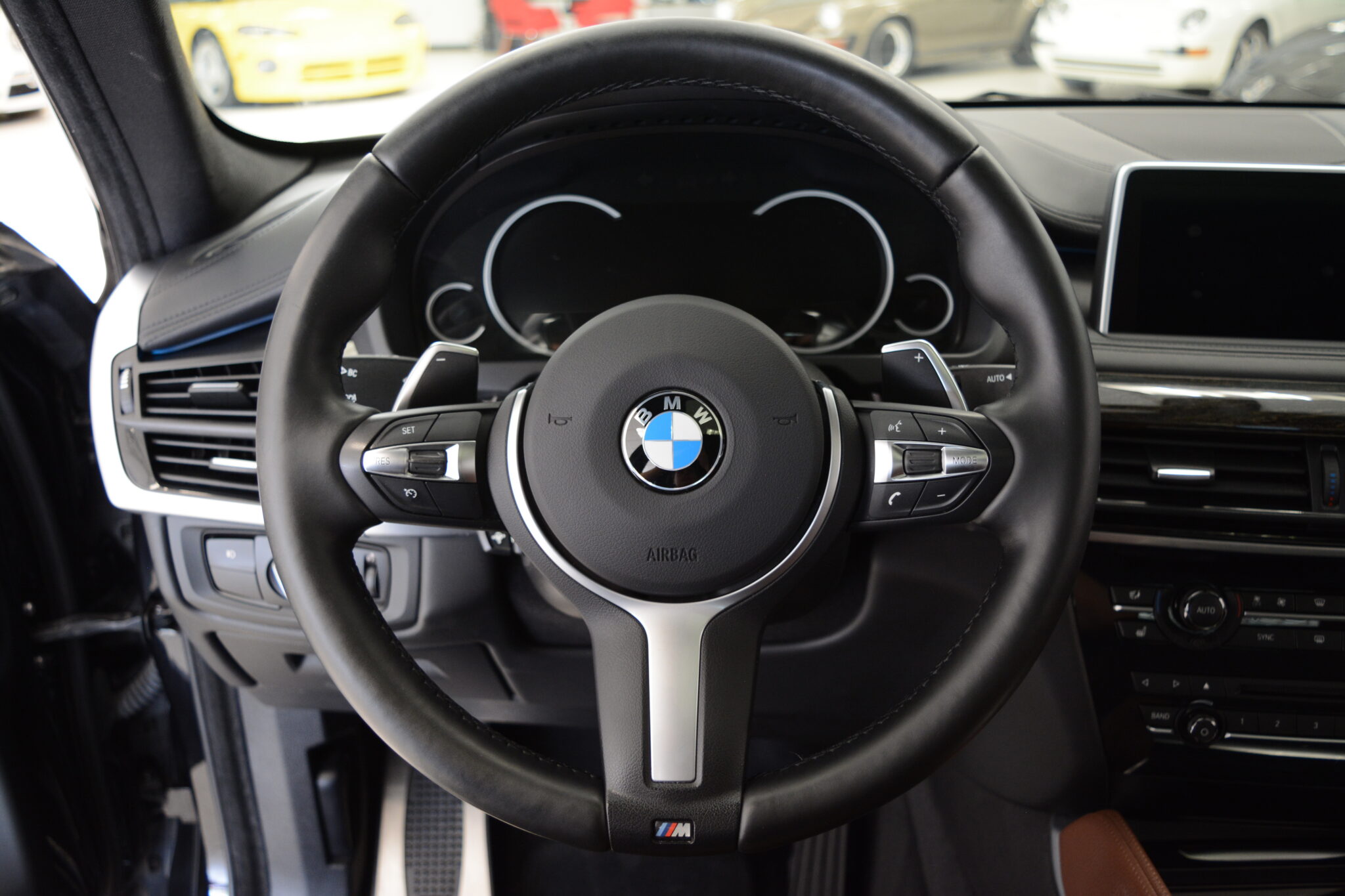 2016 BMW X6 xDrive50i | 1-Owner - Brown Interior
