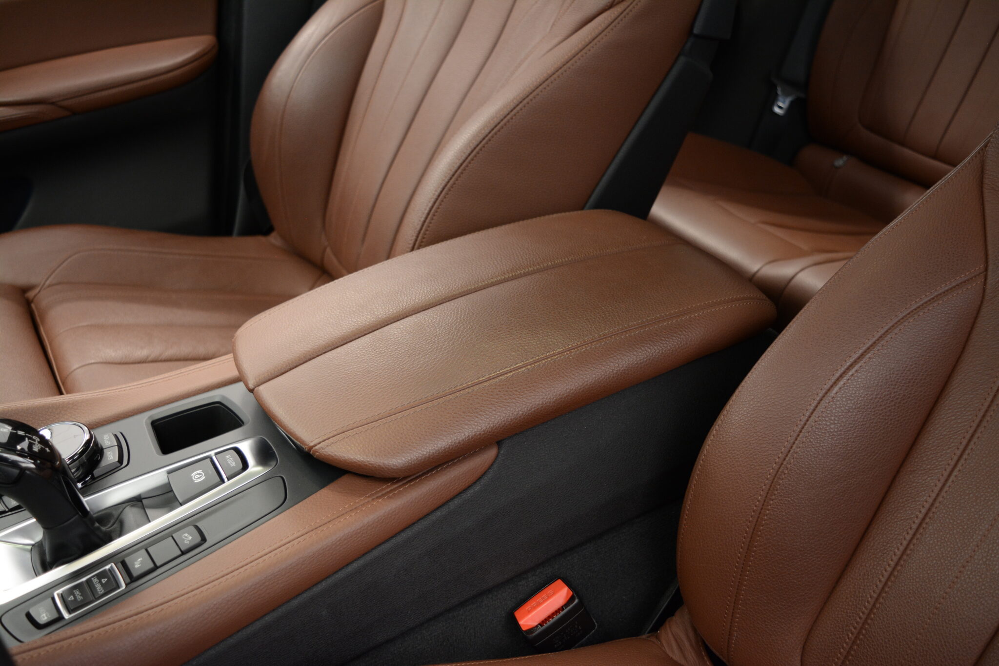 2016 BMW X6 xDrive50i | 1-Owner - Brown Interior