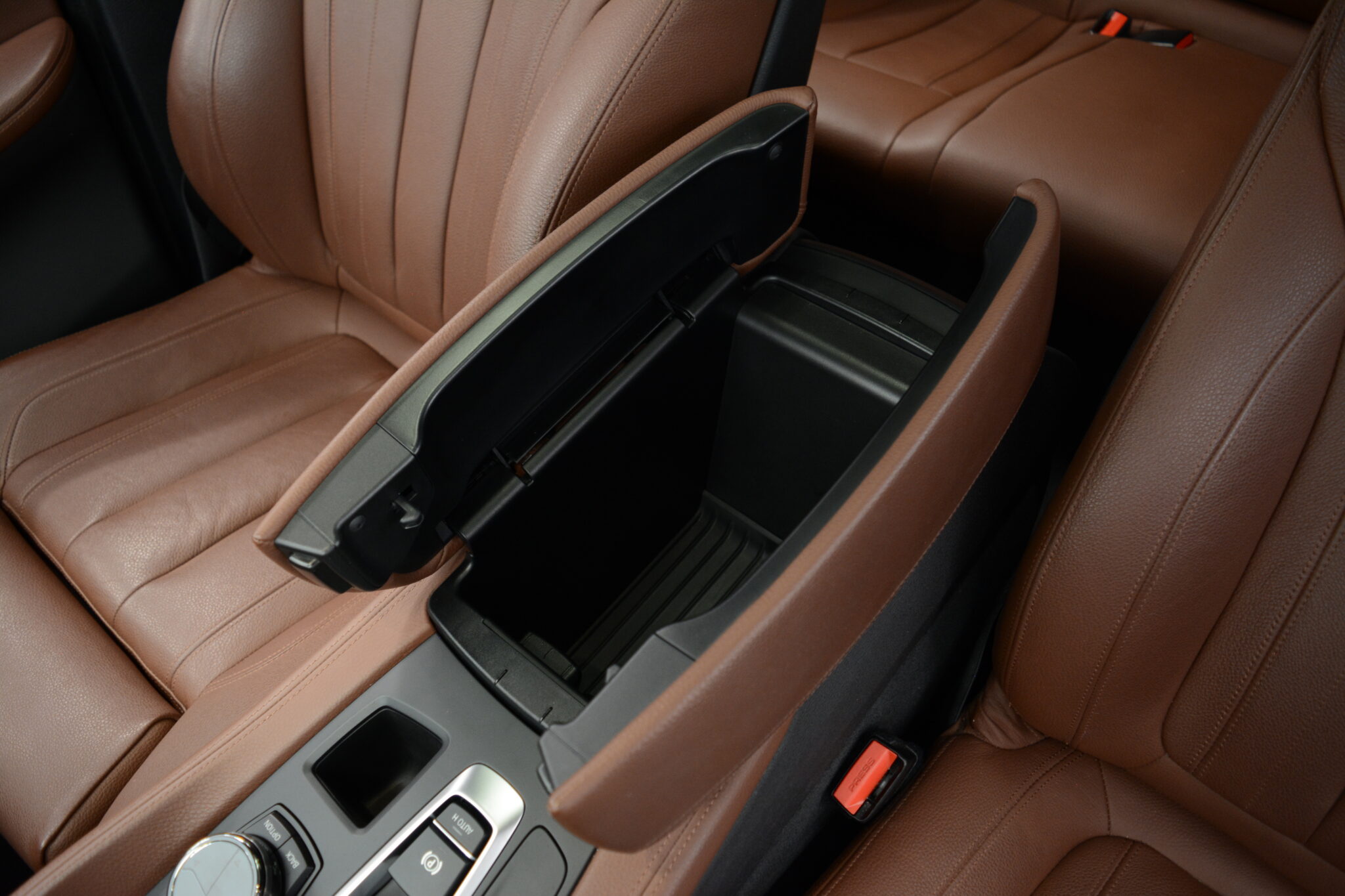 2016 BMW X6 xDrive50i | 1-Owner - Brown Interior