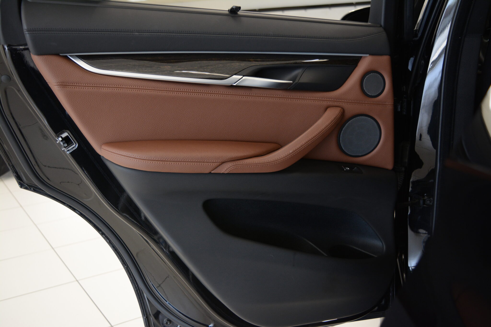 2016 BMW X6 xDrive50i | 1-Owner - Brown Interior