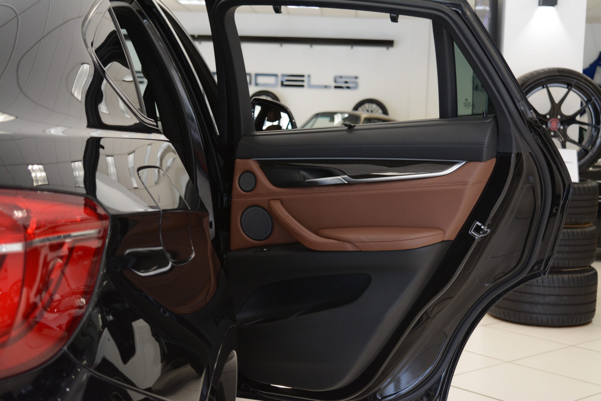 2016 BMW X6 xDrive50i | 1-Owner - Brown Interior