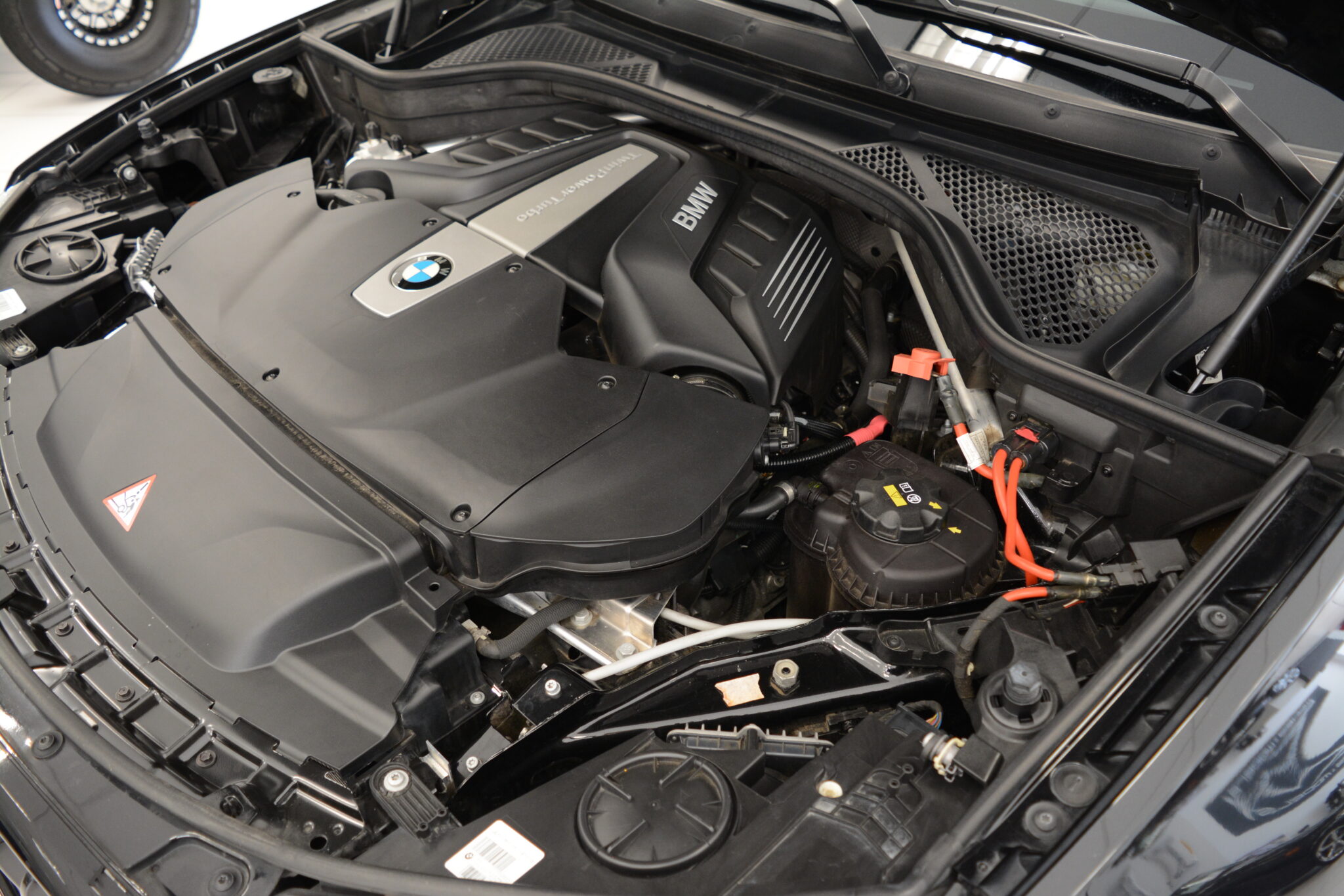 2016 BMW X6 xDrive50i | 1-Owner - Brown Interior